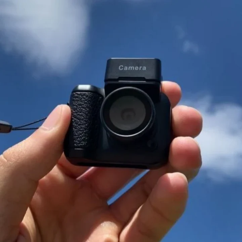 Retro Compact Camera – Vintage Style