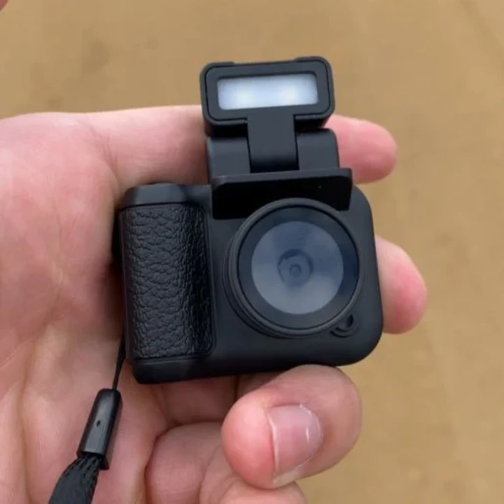 Retro Compact Camera – Vintage Style