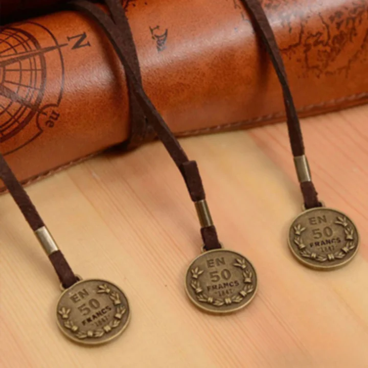 Classic Leather Pencil Holder in Vintage Style