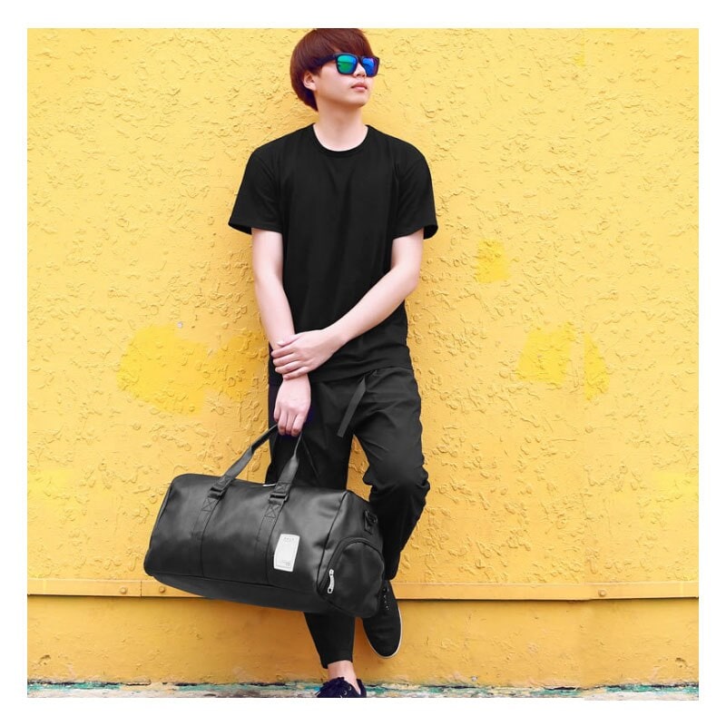 Versatile Sports Duffle Bag with Adjustable Carrying Options