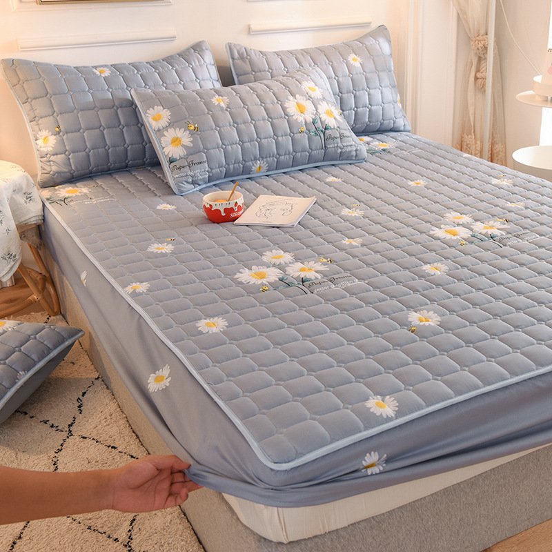 Breathable Silk Mattress Cover – Soft, Durable & Fitted for Comfort