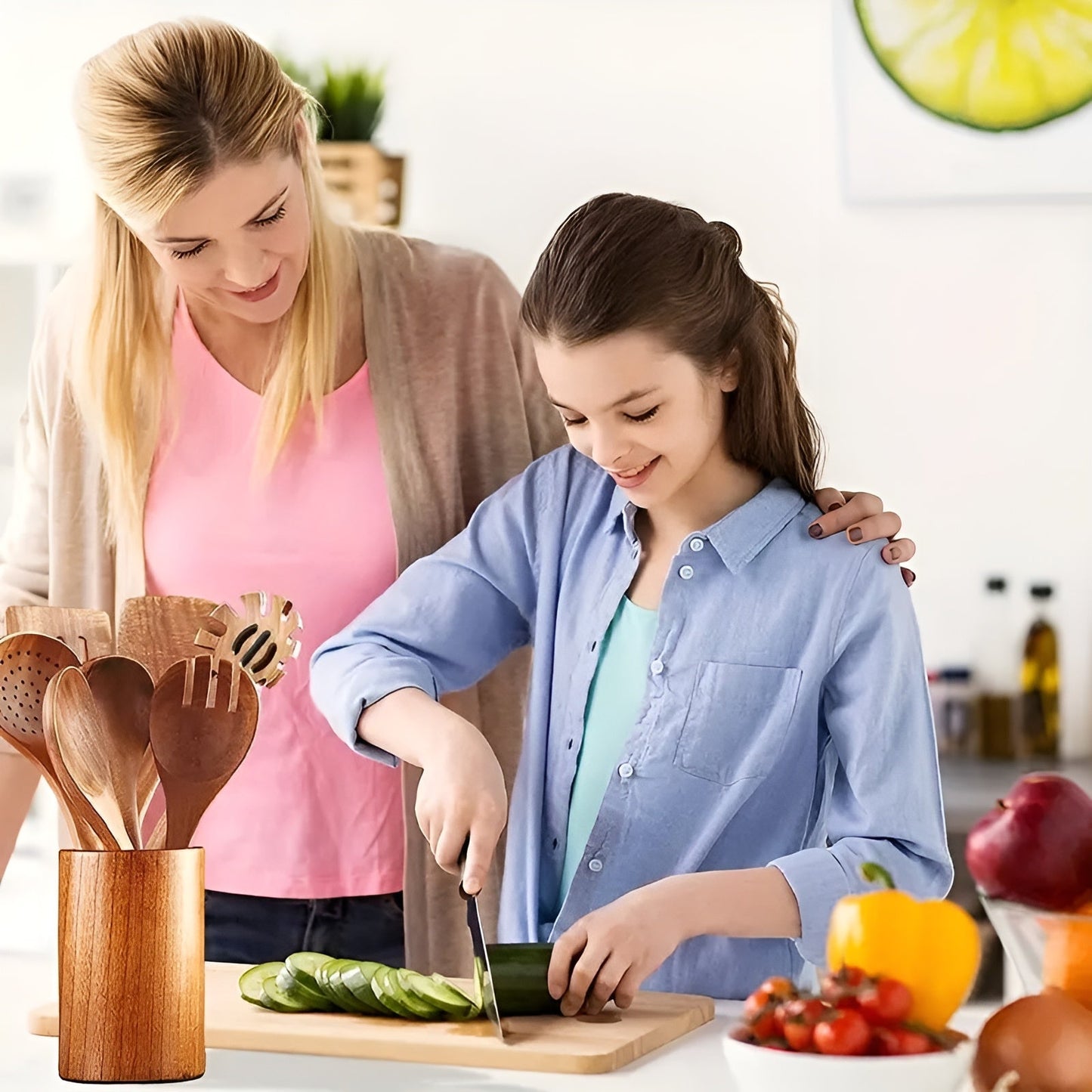 7-Piece Kitchen Utensil Set in Wood for Cooking and Pans