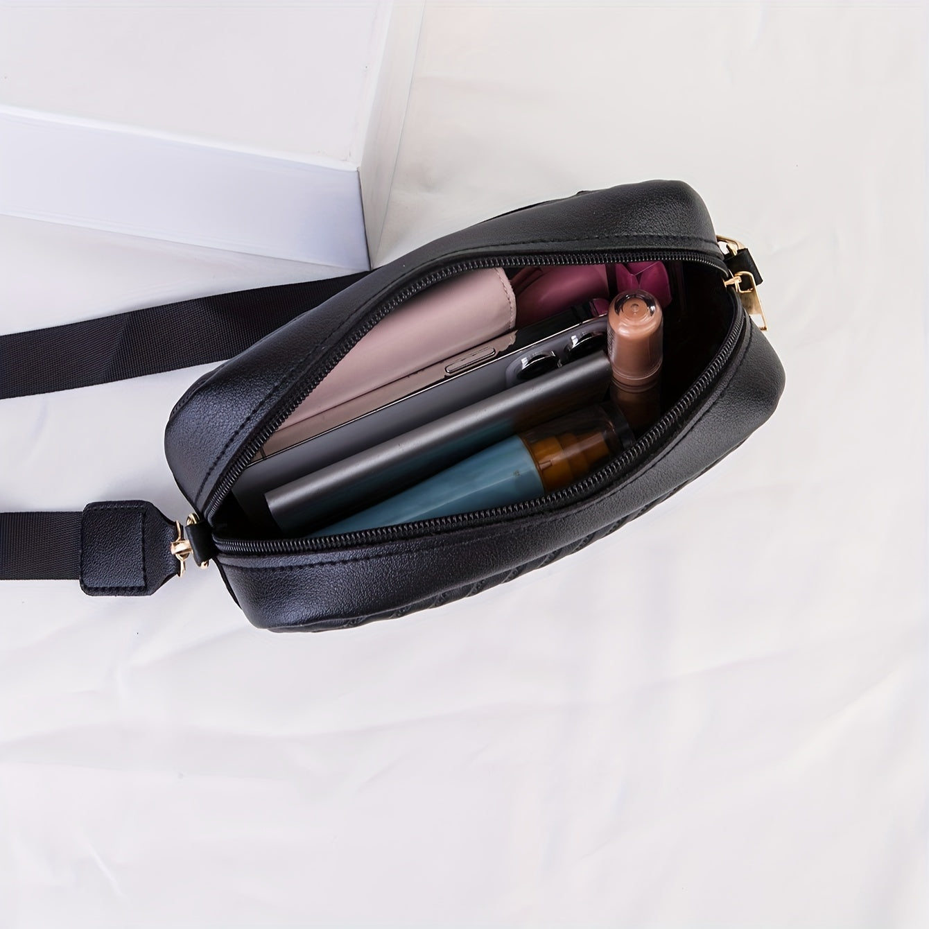 Black Sequin-Embellished PU Messenger Bag – Stylish Shoulder Bag with Detachable Strap