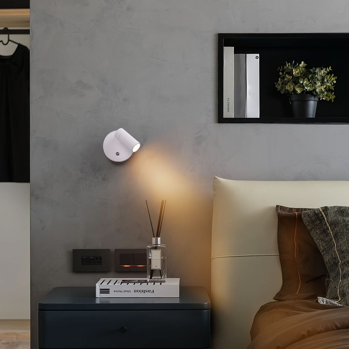 Adjustable Wall Lamp with Rotating Projection Feature