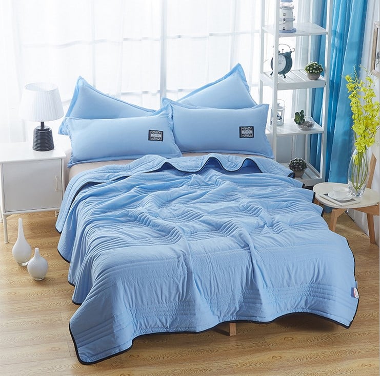 Breathable Cooling Blanket for a Comfortable Night's Sleep