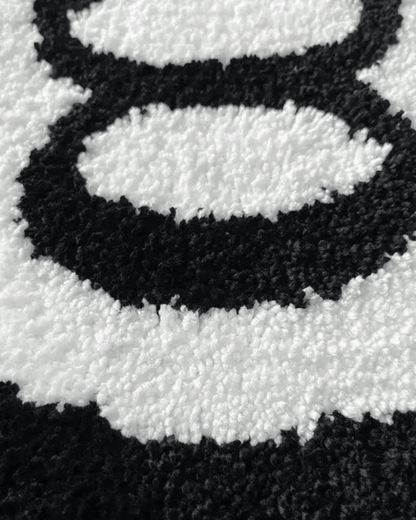 Round Black and White Carpet – Elegant Design for Any Room