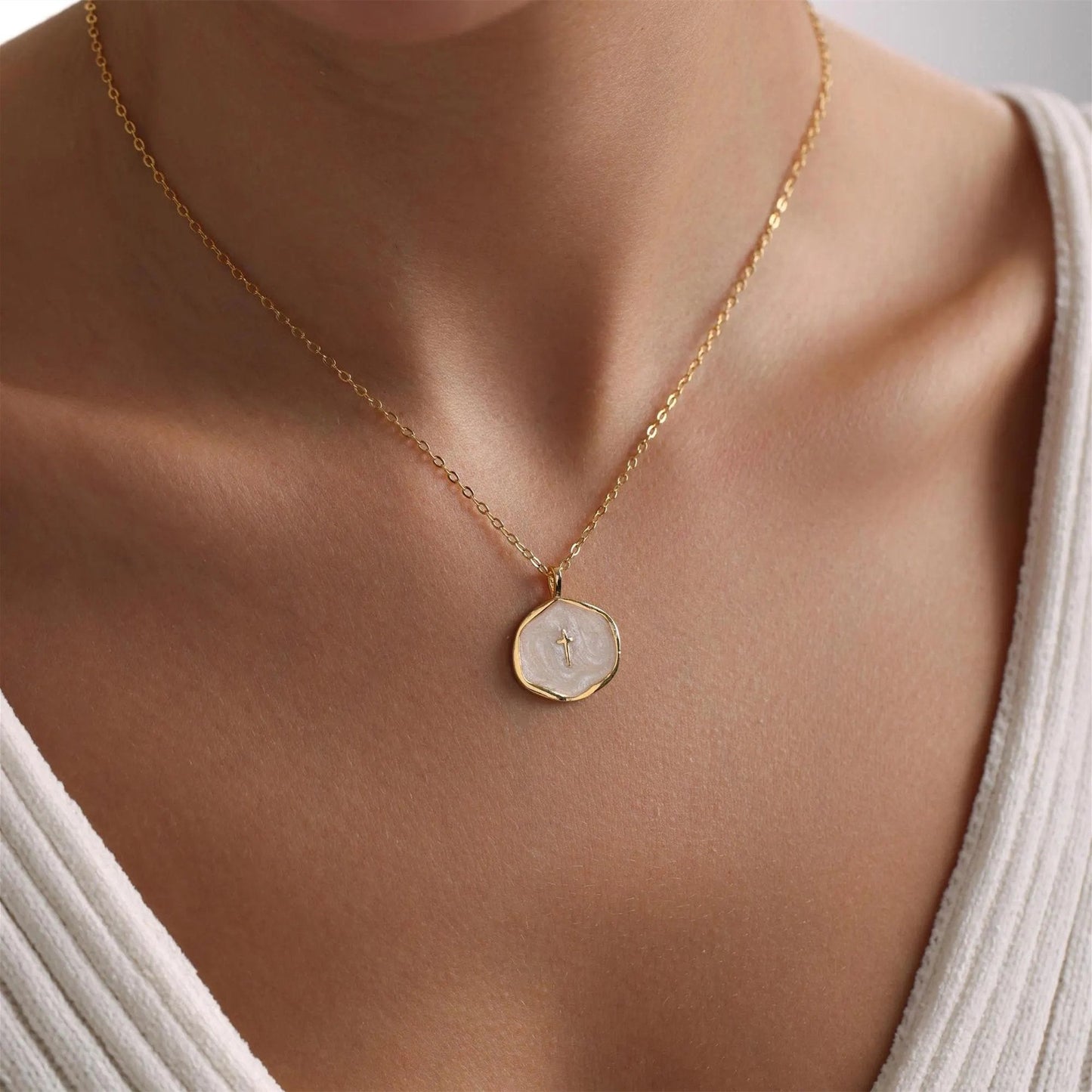 Elegant Gold Necklace with Cross Pendant and Pearl Finish