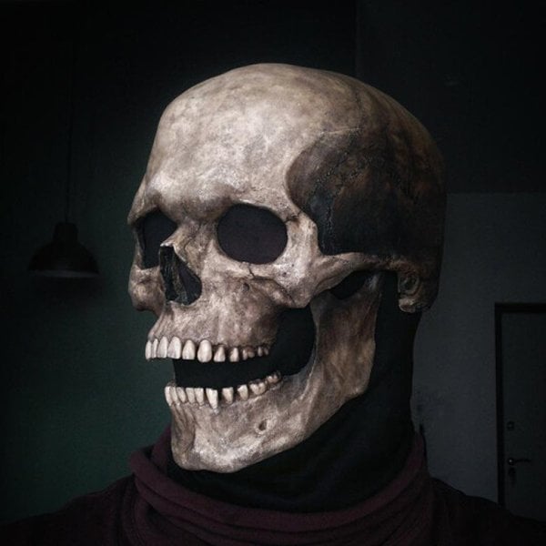 GloomGuard Skull Mask – Command Attention with Unmatched Realism