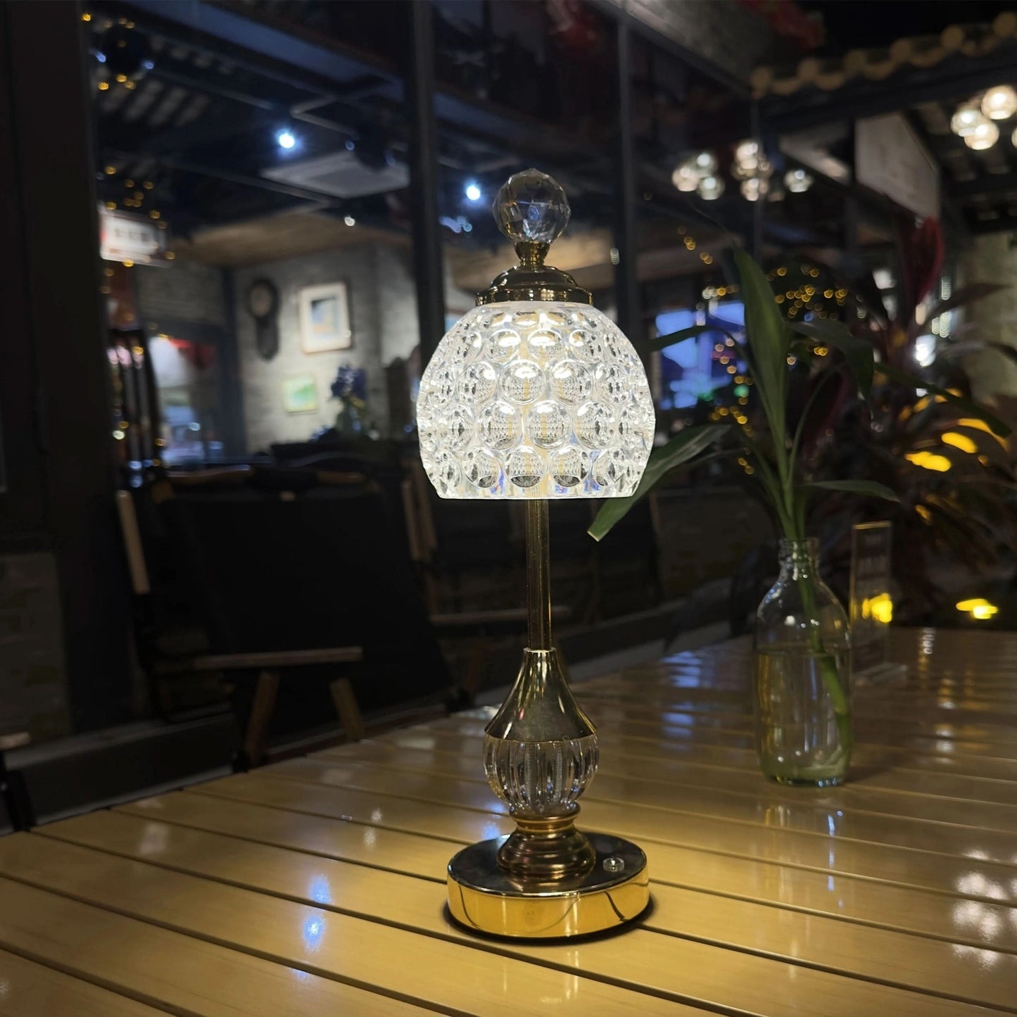 Touch-Controlled Cordless Table Lamp in Metal Finish