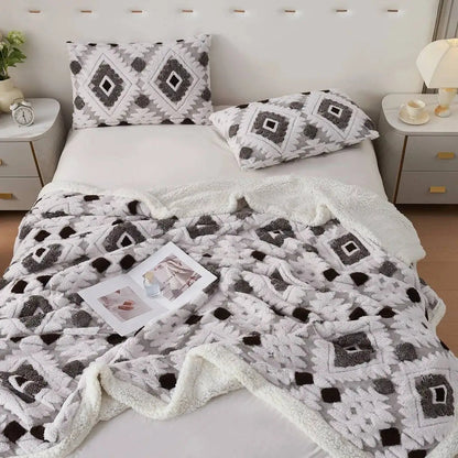 Double-Layered Velvet and Lambswool Blanket - Thick and Cozy - Geometric Throw for Sofa and Bed