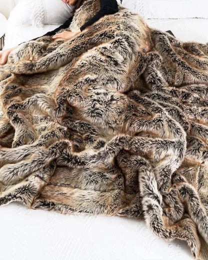 Chic Faux Fur Throw Blanket for Stylish Home Decor