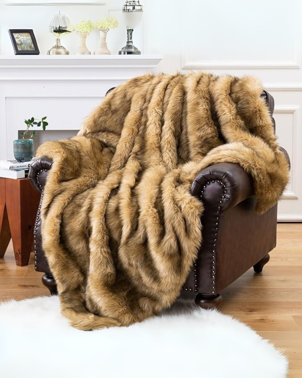 Chic Faux Fur Throw Blanket for Stylish Home Decor