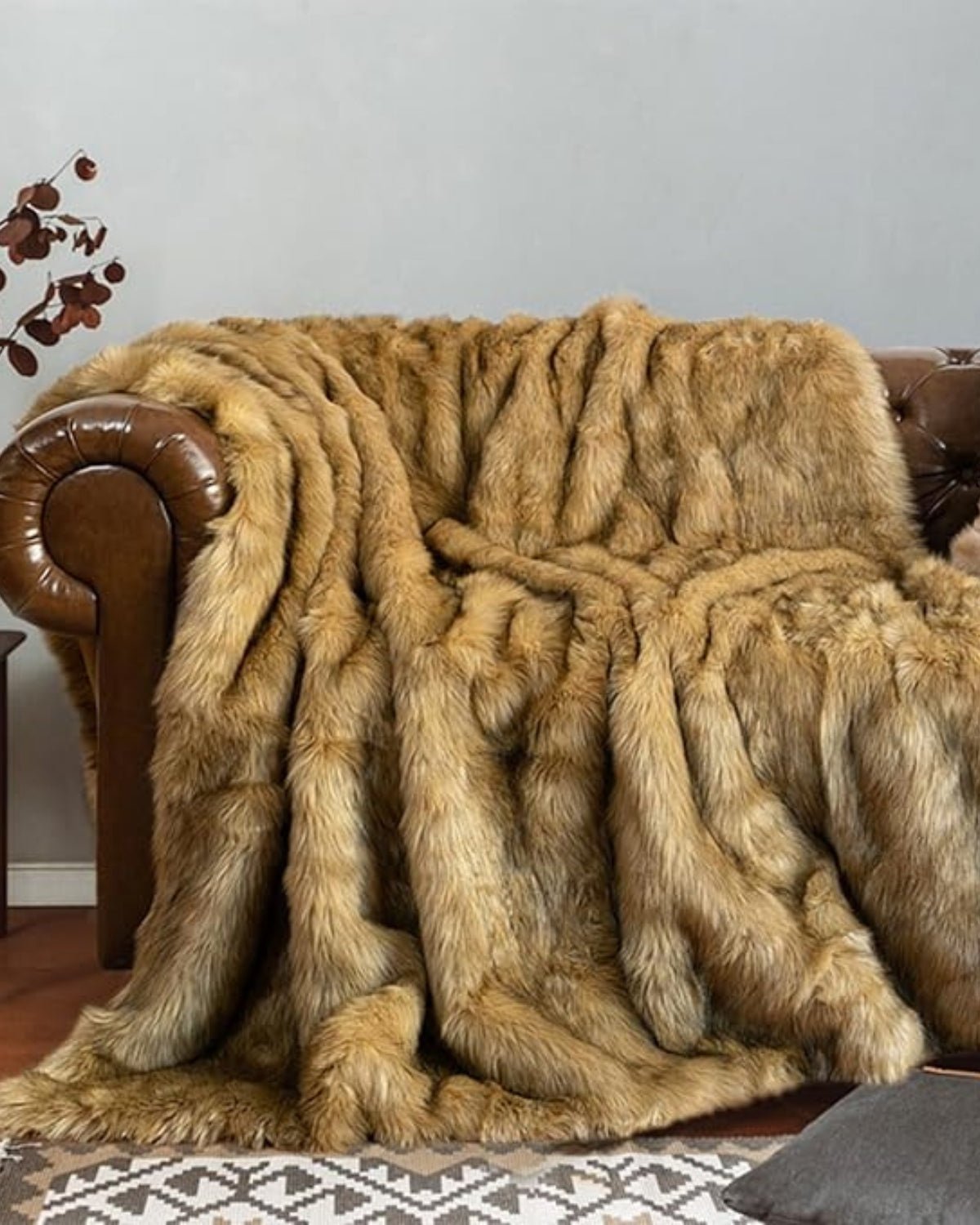 Chic Faux Fur Throw Blanket for Stylish Home Decor