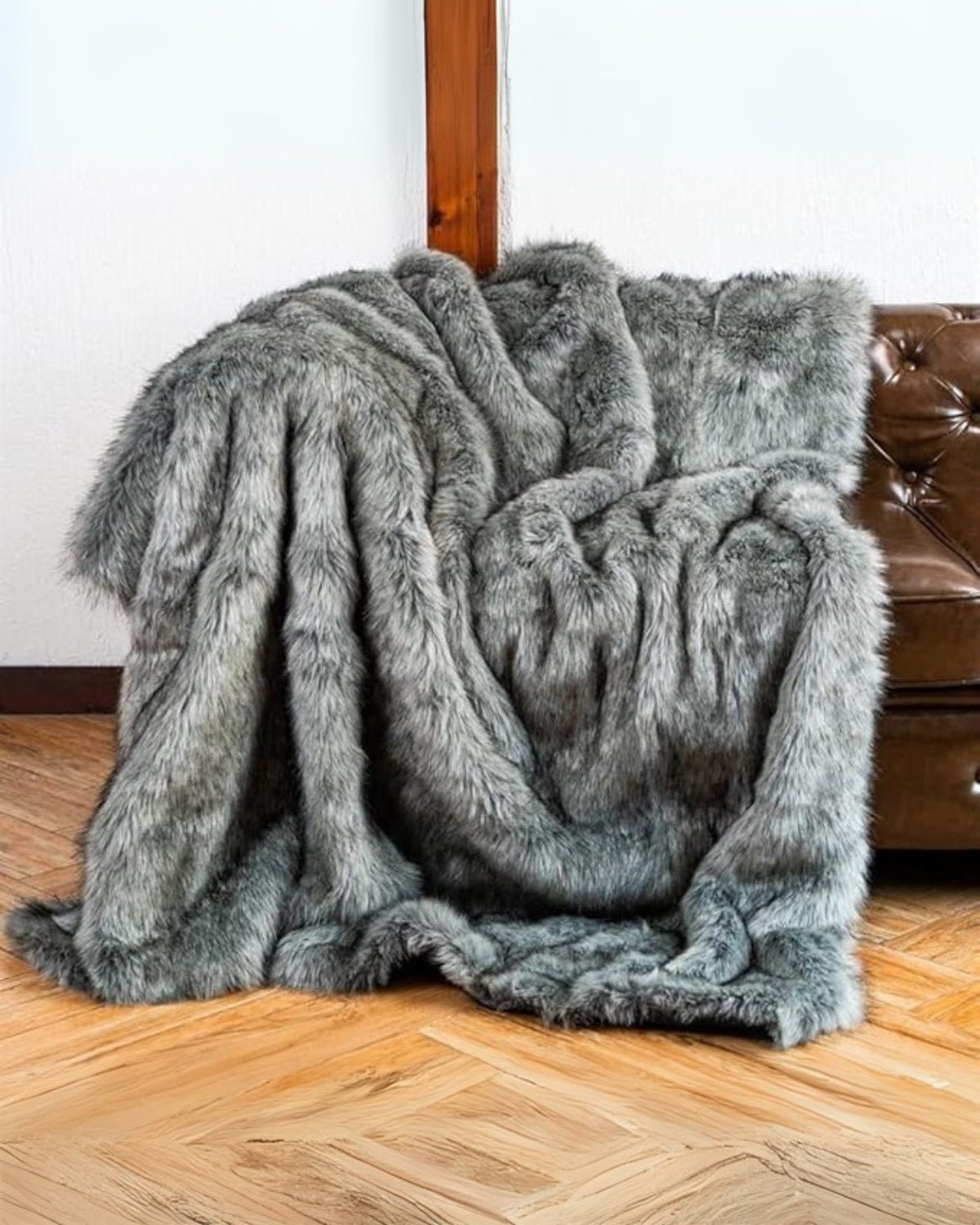 Chic Faux Fur Throw Blanket for Stylish Home Decor