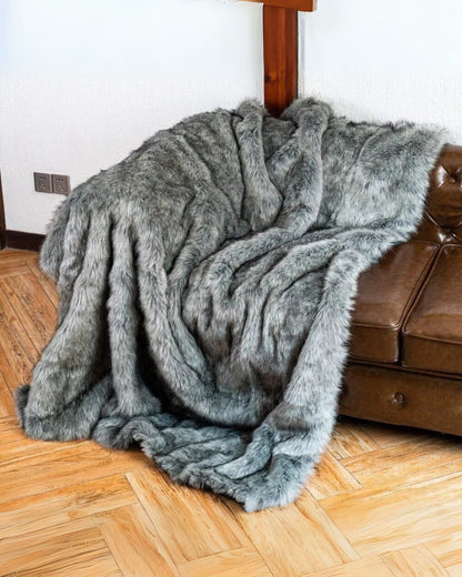 Chic Faux Fur Throw Blanket for Stylish Home Decor