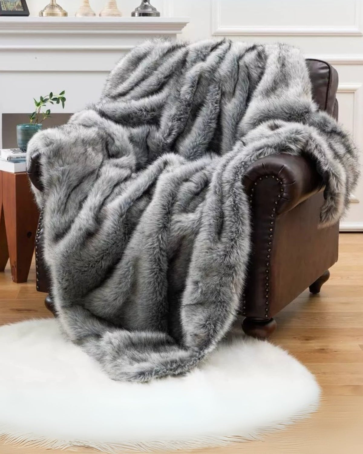 Chic Faux Fur Throw Blanket for Stylish Home Decor