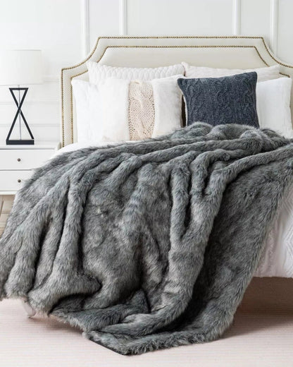 Chic Faux Fur Throw Blanket for Stylish Home Decor