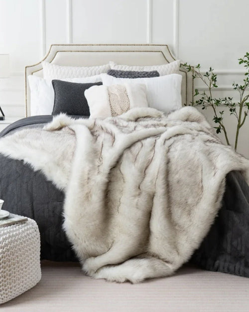 Chic Faux Fur Throw Blanket for Stylish Home Decor