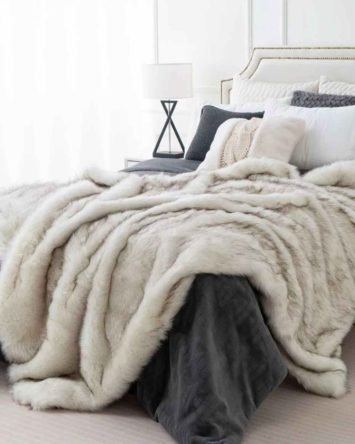 Chic Faux Fur Throw Blanket for Stylish Home Decor