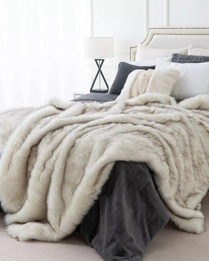 Chic Faux Fur Throw Blanket for Stylish Home Decor