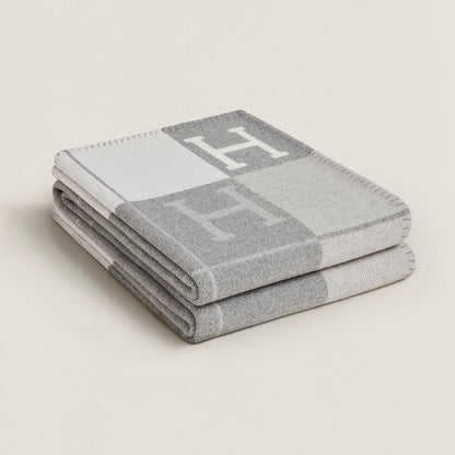Elegant Isabelle Cashmere Blanket – Luxury Home Throw