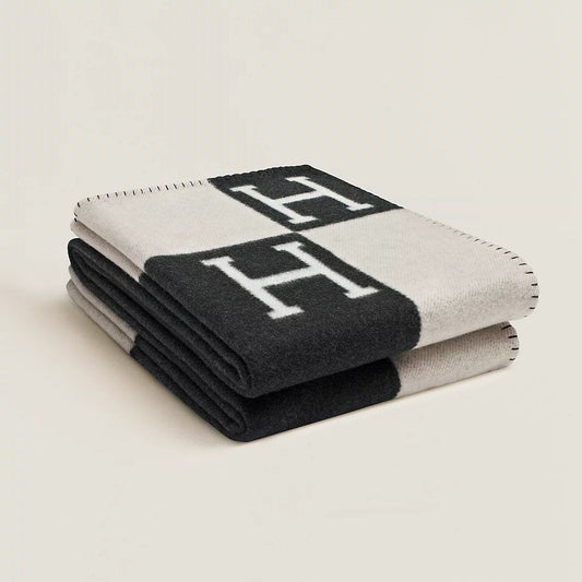 Elegant Isabelle Cashmere Blanket – Luxury Home Throw