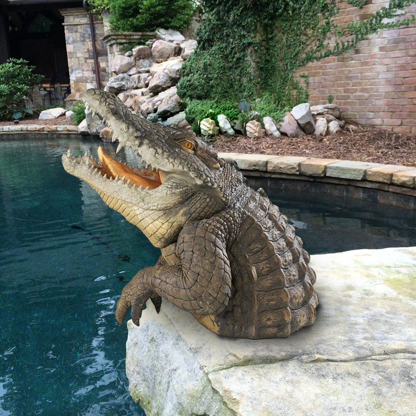Swamp Gator Statue for Garden Decoration
