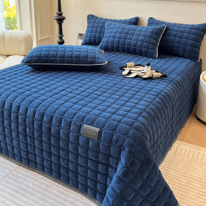 Soft and Elegant Bedspread with Modern Square Pattern