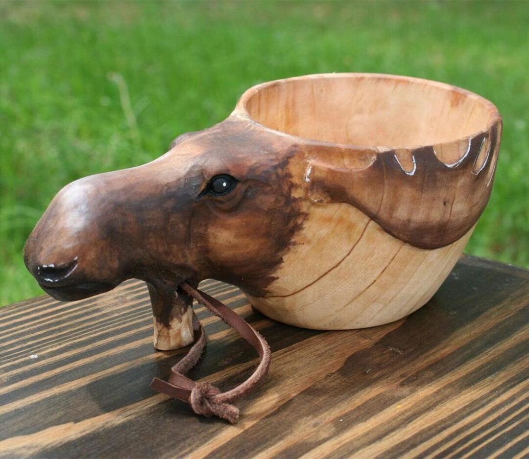 Handcrafted Wooden Mug – Artisanal Carved Design