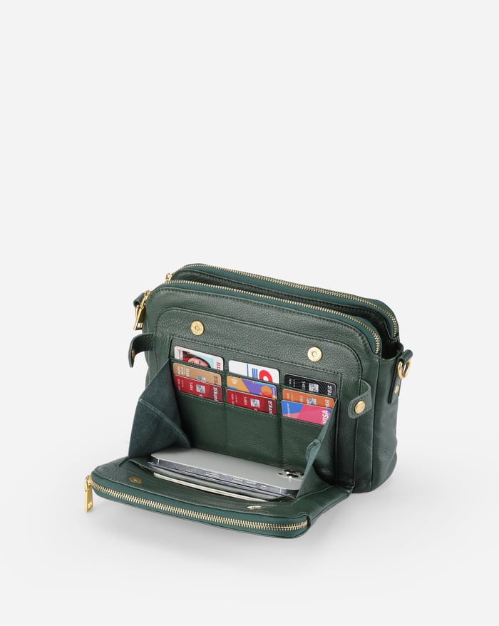 Sleek Leather Crossbody Bag for Everyday Essentials