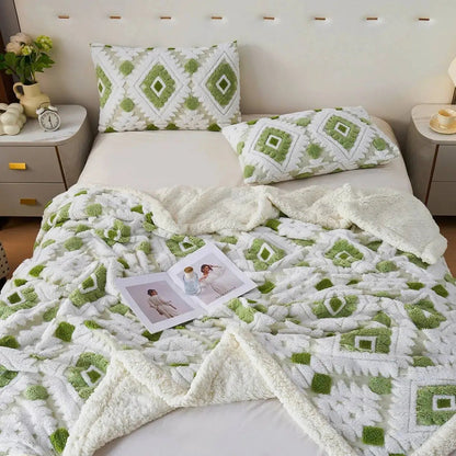 Double-Layered Velvet and Lambswool Blanket - Thick and Cozy - Geometric Throw for Sofa and Bed