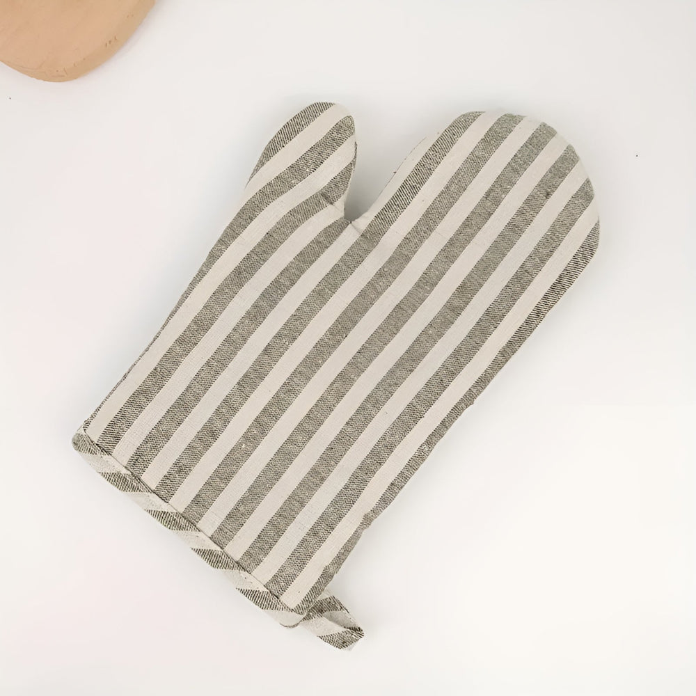 Stylish Heat-Resistant Kitchen Mitt for Safe Cooking