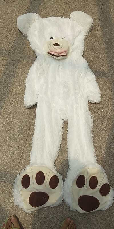 Giant Soft Teddy Bear – Cuddly Companion