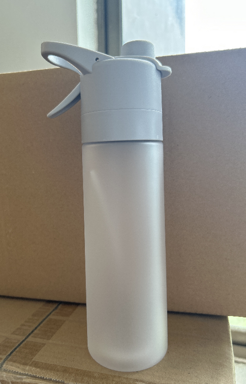ChillMist Hydration Bottle – Insulated Spray and Sip Design