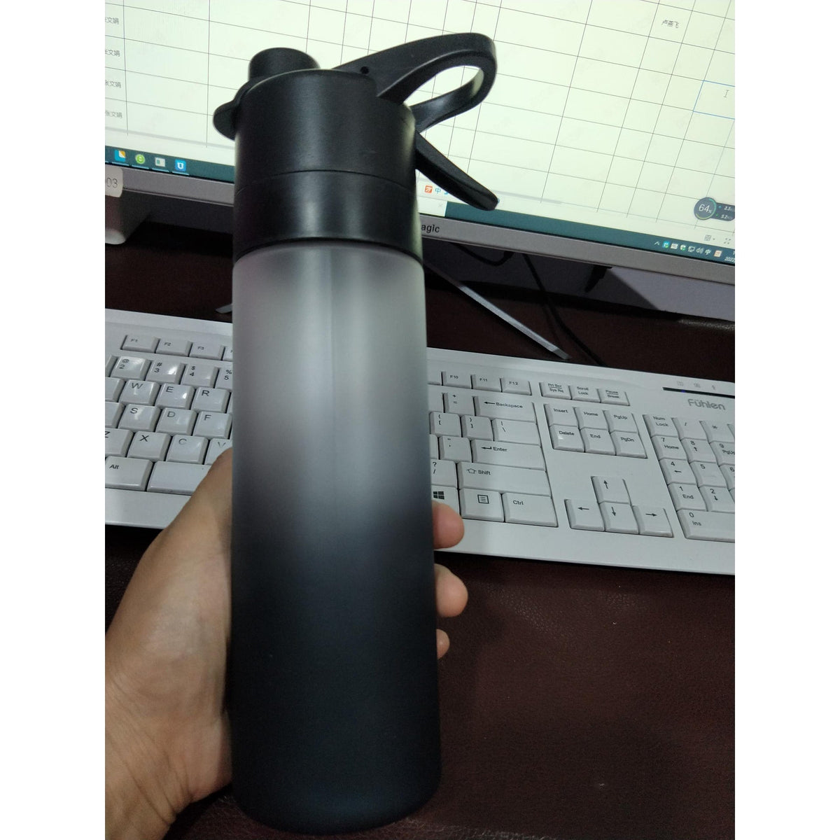 ChillMist Hydration Bottle – Insulated Spray and Sip Design