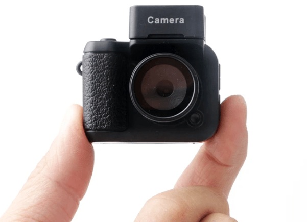 Compact Vintage Camera | Effortless Snapshots on the Go