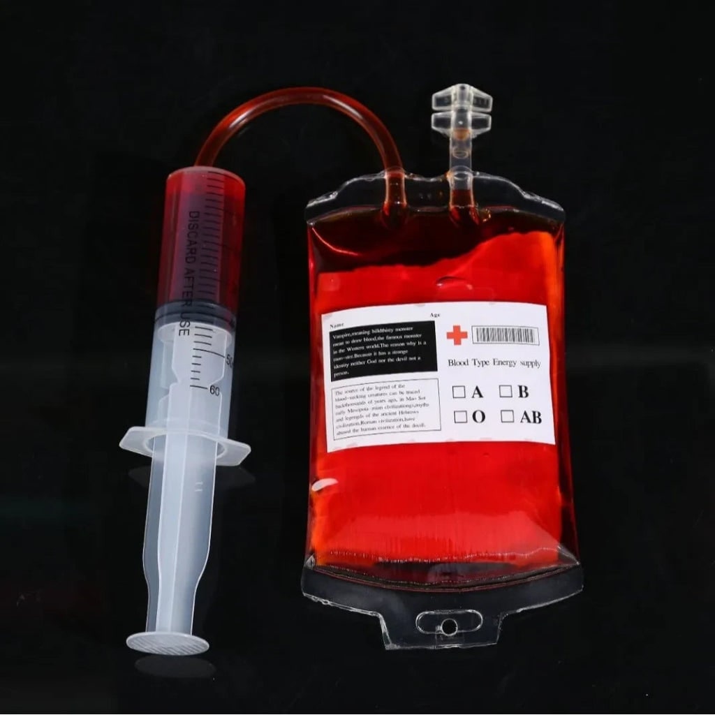 Chilling Blood Bag Drink Holders with Syringe for Spooky Gatherings