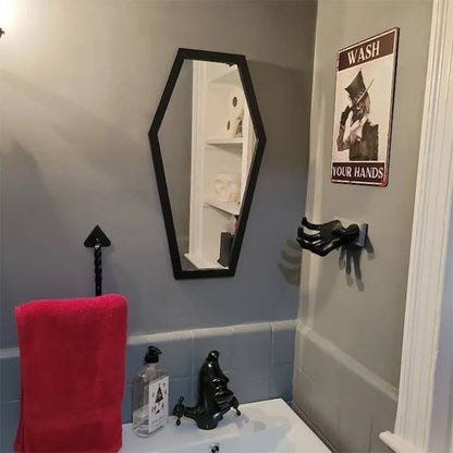 Haunting Hand Wall Hook – Eerie Decor and Key Holder