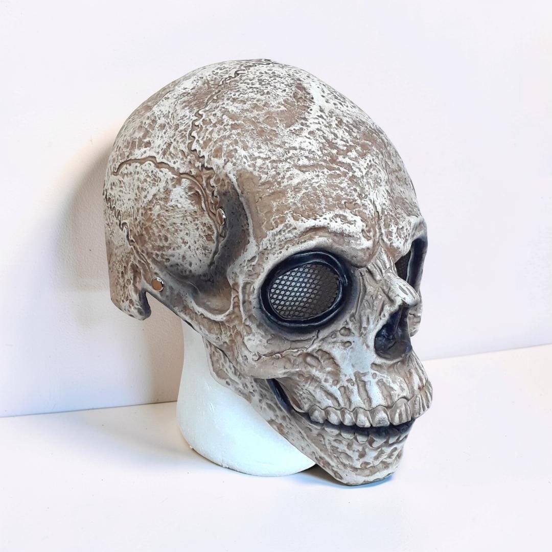 Creepy Skull Mask with Jaw Movement for Halloween Fun