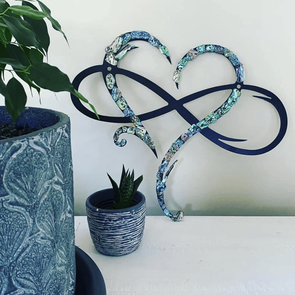 Eternal Love Symbol Iron Wall Sculpture – Infinity Heart Decor