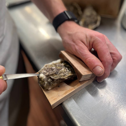 Effortless Oyster Opener for Safe Shell Access