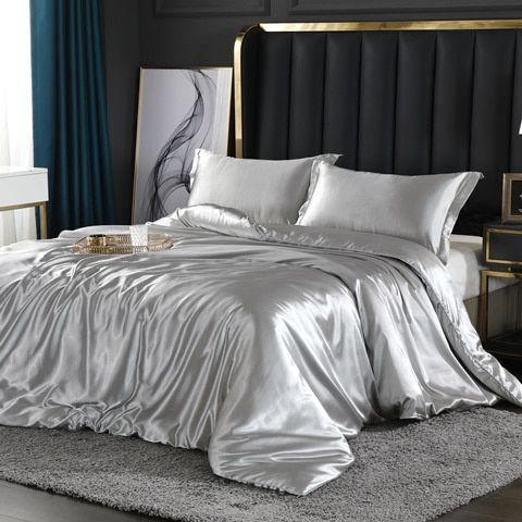Luxury Silk Bedding Set - 4 Pieces with Duvet Cover and Pillowcases