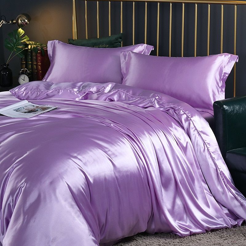 Luxury Silk Bedding Set - 4 Pieces with Duvet Cover and Pillowcases