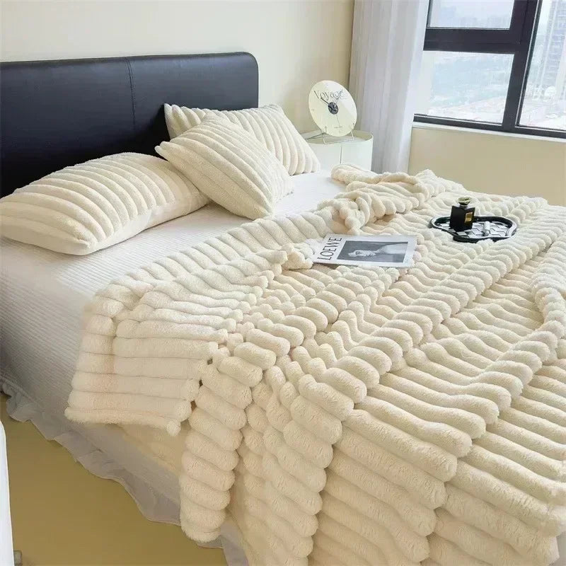 Ultra-Soft Plush Blanket | Rabbit Fur Look | Essential for Fall/Winter