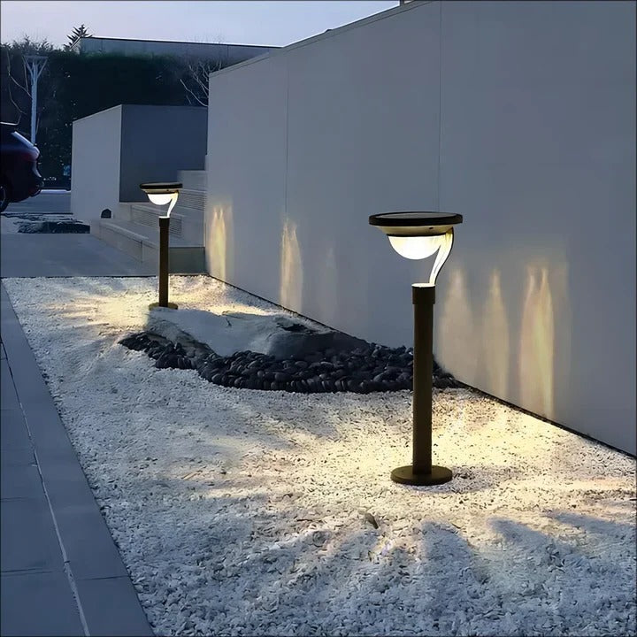 High-Intensity Solar Outdoor Lamp for Bright Illumination
