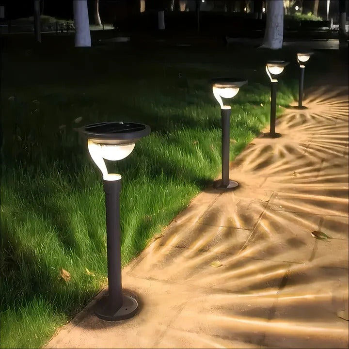 High-Intensity Solar Outdoor Lamp for Bright Illumination