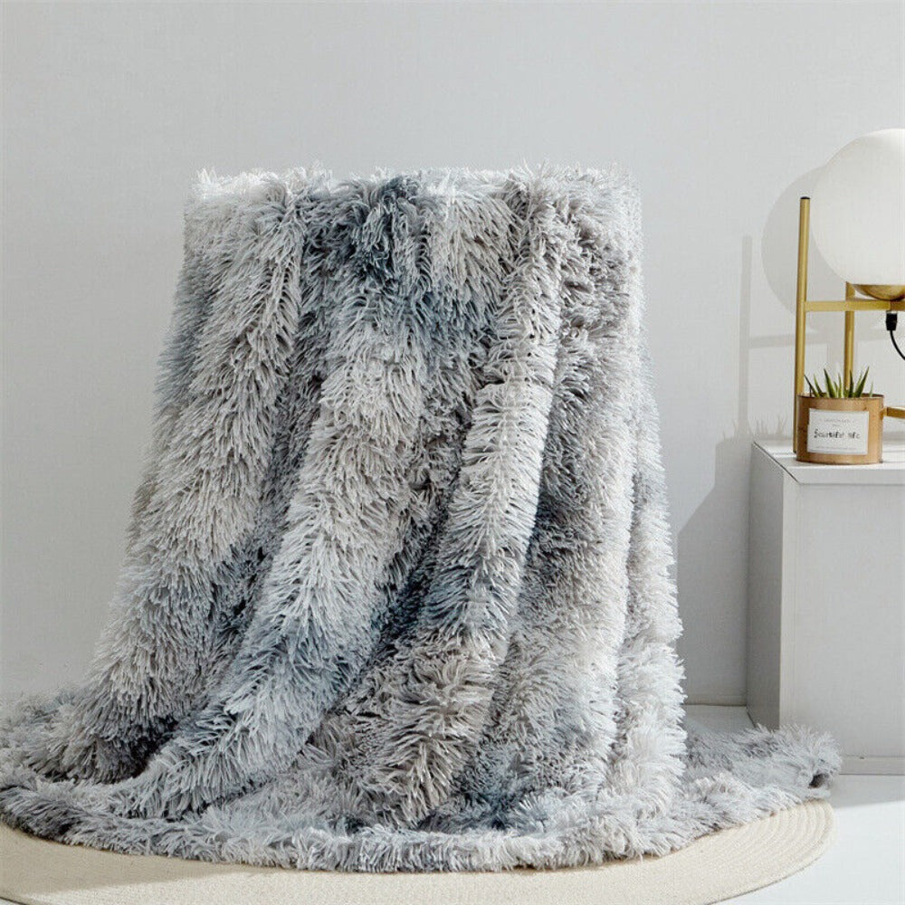 Luxurious Plush Throw Blanket for Ultimate Relaxation