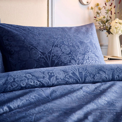 Jacquard Bed Linen Set for Striking Bedroom Style