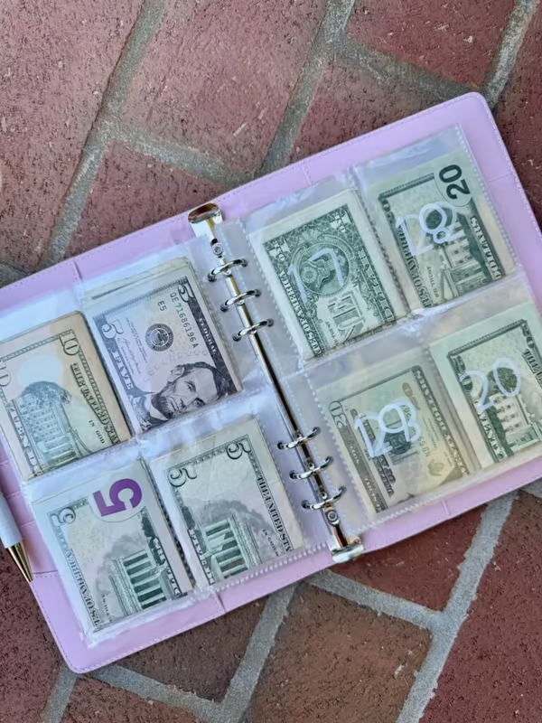 BudgetBuddy – The 100-Envelope Savings Challenge Workbook
