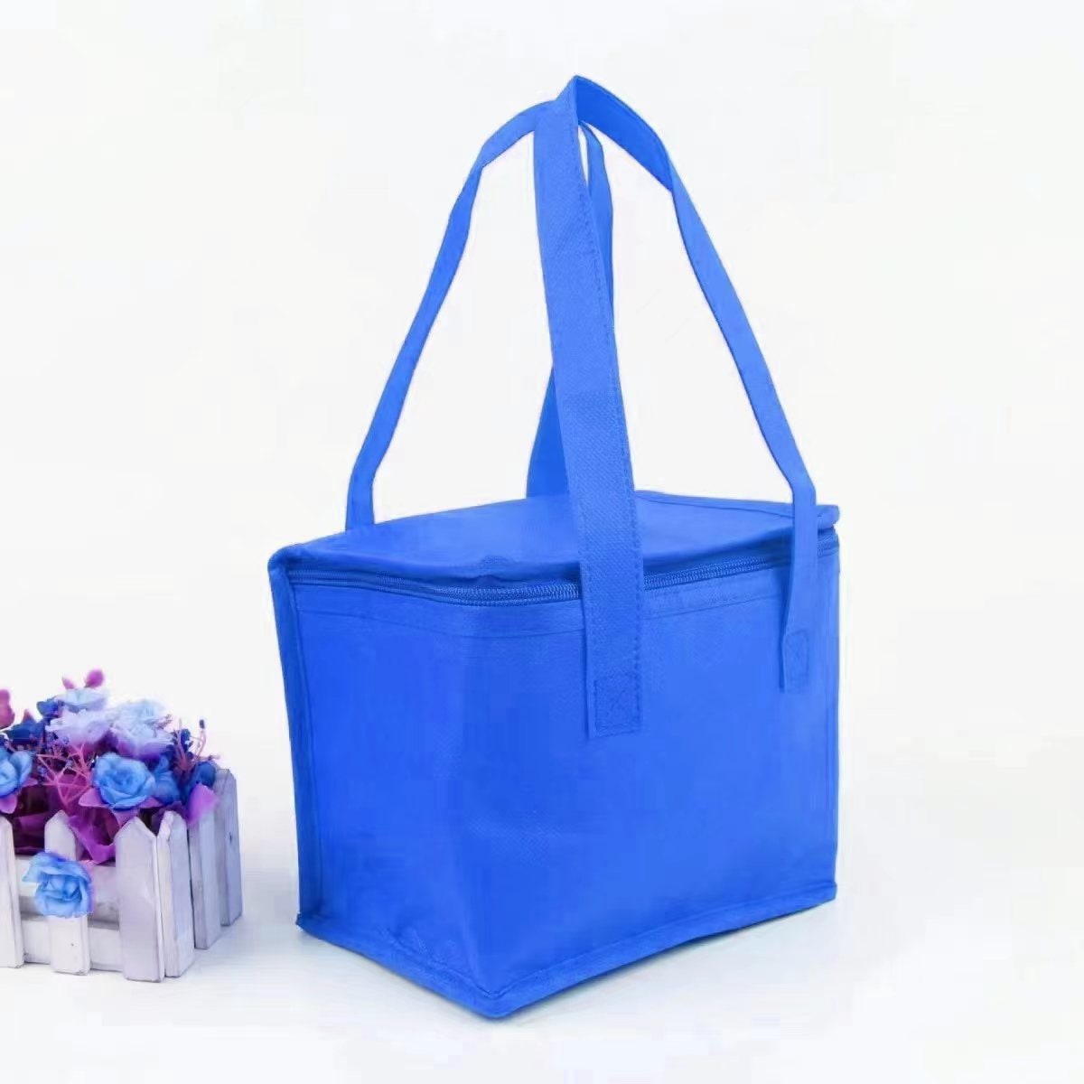 Premium Thermal Lunch Carrier with Zippered Closure and Dual Handles